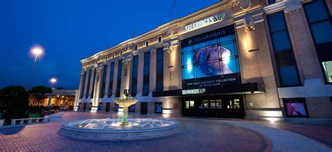 selfridges trafford centre opening times.